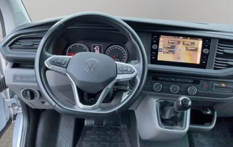 Volkswagen Transporter T6 рестайлинг, 2022 год, 3 900 000 рублей, 6 фотография