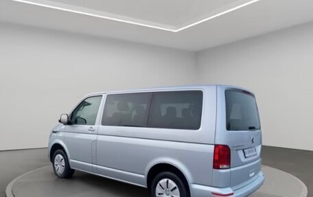 Volkswagen Transporter T6 рестайлинг, 2022 год, 3 900 000 рублей, 4 фотография