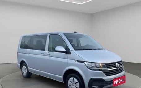 Volkswagen Transporter T6 рестайлинг, 2022 год, 3 900 000 рублей, 2 фотография