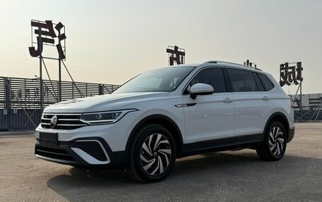 Volkswagen Tiguan II, 2022 год, 2 195 000 рублей, 1 фотография