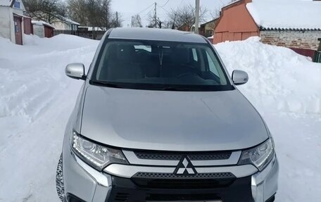 Mitsubishi Outlander III рестайлинг 3, 2019 год, 2 406 000 рублей, 1 фотография