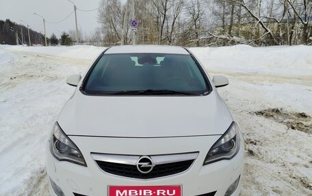 Opel Astra J, 2010 год, 725 000 рублей, 1 фотография