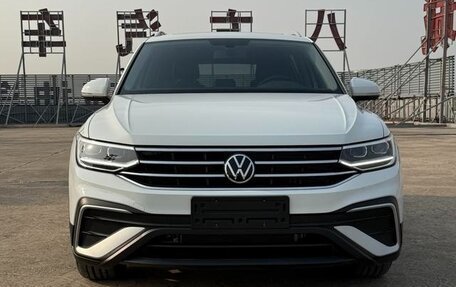 Volkswagen Tiguan II, 2022 год, 2 195 000 рублей, 2 фотография