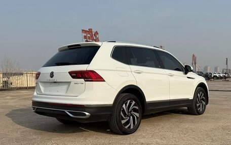 Volkswagen Tiguan II, 2022 год, 2 195 000 рублей, 6 фотография