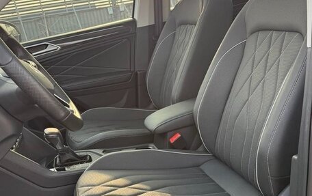 Volkswagen Tiguan II, 2022 год, 2 195 000 рублей, 7 фотография