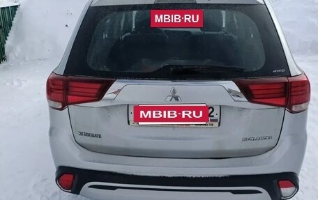 Mitsubishi Outlander III рестайлинг 3, 2019 год, 2 406 000 рублей, 2 фотография
