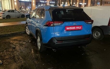 Toyota RAV4, 2021 год, 2 950 000 рублей, 2 фотография