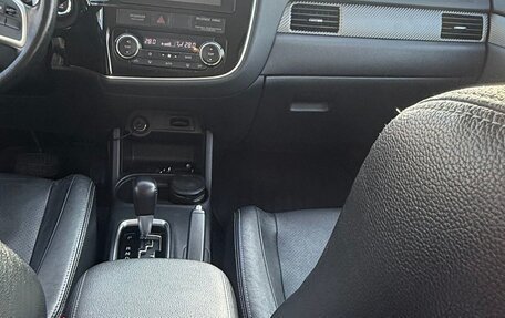 Mitsubishi Outlander III рестайлинг 3, 2013 год, 1 500 000 рублей, 4 фотография