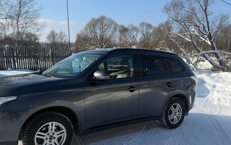 Mitsubishi Outlander III рестайлинг 3, 2013 год, 1 500 000 рублей, 8 фотография