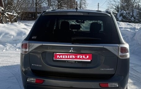 Mitsubishi Outlander III рестайлинг 3, 2013 год, 1 500 000 рублей, 5 фотография
