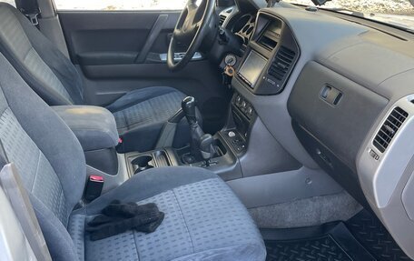 Mitsubishi Pajero III рестайлинг, 2002 год, 840 000 рублей, 9 фотография