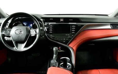 Toyota Camry, 2019 год, 2 000 000 рублей, 10 фотография