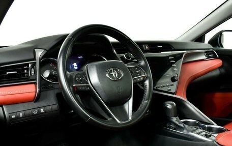 Toyota Camry, 2019 год, 2 000 000 рублей, 12 фотография