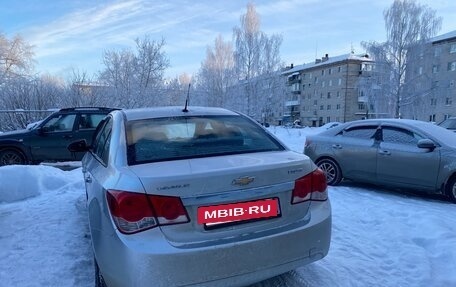 Chevrolet Cruze II, 2011 год, 650 000 рублей, 4 фотография