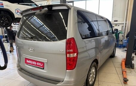 Hyundai Grand Starex Grand Starex I рестайлинг 2, 2015 год, 1 799 000 рублей, 3 фотография