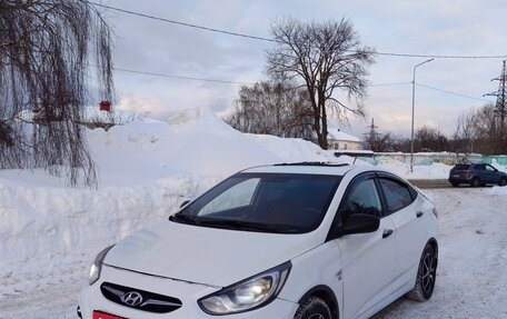 Hyundai Solaris II рестайлинг, 2011 год, 360 000 рублей, 1 фотография