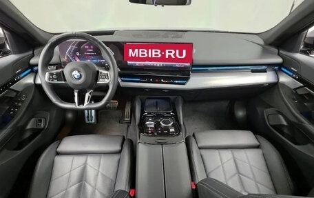 BMW 5 серия, 2023 год, 5 600 000 рублей, 5 фотография