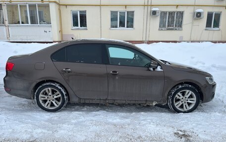 Volkswagen Jetta VI, 2013 год, 880 000 рублей, 2 фотография