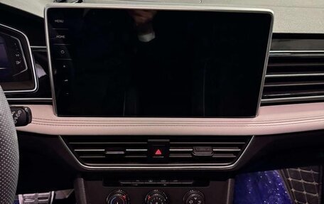 Volkswagen Tiguan II, 2022 год, 2 200 000 рублей, 13 фотография