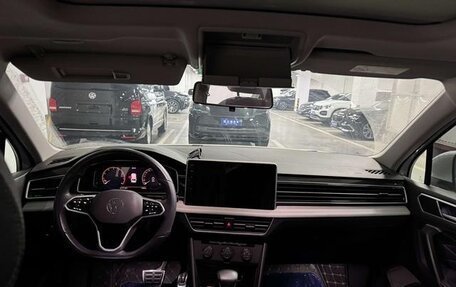 Volkswagen Tiguan II, 2022 год, 2 200 000 рублей, 11 фотография