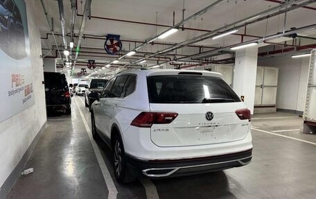 Volkswagen Tiguan II, 2022 год, 2 200 000 рублей, 6 фотография