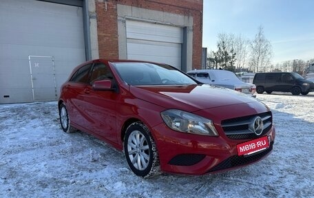 Mercedes-Benz A-Класс, 2015 год, 1 490 000 рублей, 3 фотография