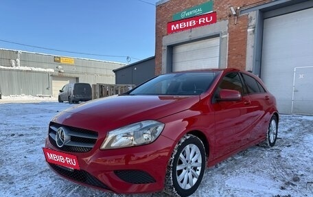 Mercedes-Benz A-Класс, 2015 год, 1 490 000 рублей, 2 фотография