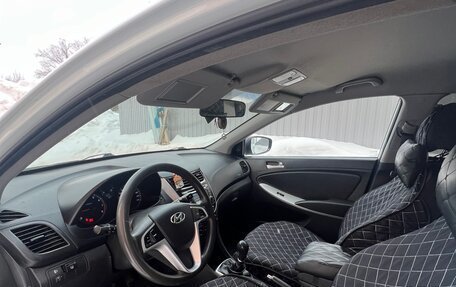 Hyundai Solaris II рестайлинг, 2013 год, 550 000 рублей, 14 фотография