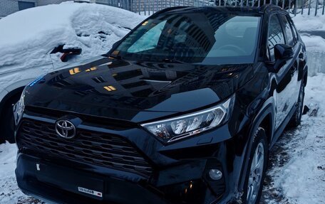 Toyota RAV4, 2021 год, 3 150 000 рублей, 2 фотография