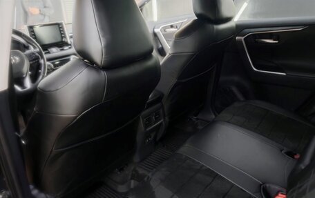 Toyota RAV4, 2021 год, 3 150 000 рублей, 9 фотография