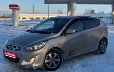 Hyundai Solaris II рестайлинг, 2011 год, 615 000 рублей, 1 фотография