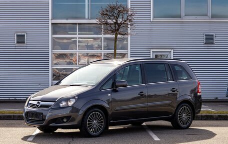 Opel Zafira B, 2010 год, 785 000 рублей, 1 фотография