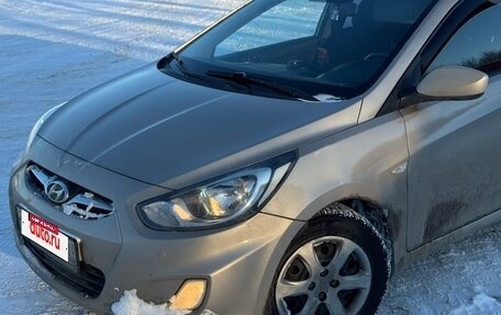 Hyundai Solaris II рестайлинг, 2011 год, 615 000 рублей, 2 фотография
