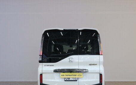 Honda Stepwgn IV, 2016 год, 1 999 000 рублей, 6 фотография