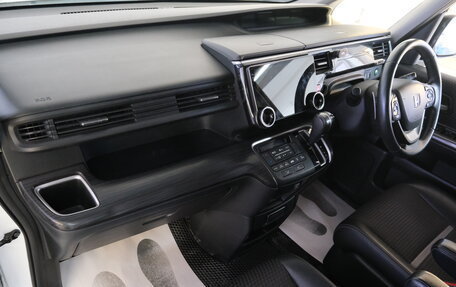 Honda Stepwgn IV, 2016 год, 1 999 000 рублей, 19 фотография