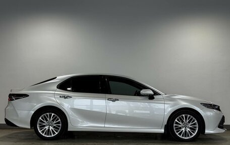 Toyota Camry, 2019 год, 2 690 000 рублей, 4 фотография