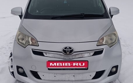 Toyota Ractis II, 2010 год, 900 000 рублей, 2 фотография