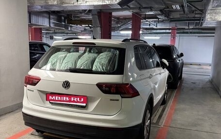 Volkswagen Tiguan II, 2020 год, 2 475 000 рублей, 3 фотография