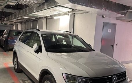 Volkswagen Tiguan II, 2020 год, 2 475 000 рублей, 2 фотография