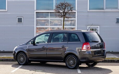 Opel Zafira B, 2010 год, 785 000 рублей, 4 фотография