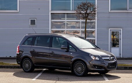 Opel Zafira B, 2010 год, 785 000 рублей, 3 фотография