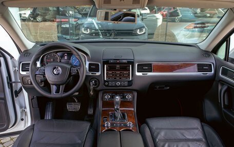 Volkswagen Touareg III, 2012 год, 1 995 000 рублей, 16 фотография