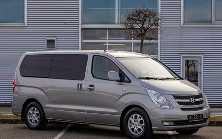 Hyundai H-1 II рестайлинг, 2010 год, 1 395 000 рублей, 3 фотография