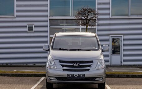 Hyundai H-1 II рестайлинг, 2010 год, 1 395 000 рублей, 2 фотография