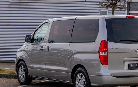 Hyundai H-1 II рестайлинг, 2010 год, 1 395 000 рублей, 8 фотография