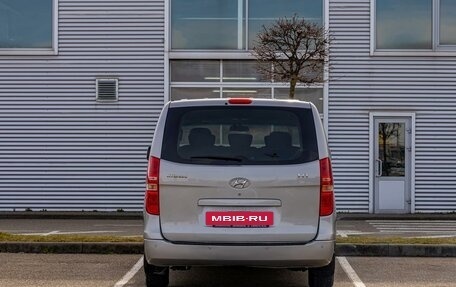 Hyundai H-1 II рестайлинг, 2010 год, 1 395 000 рублей, 5 фотография