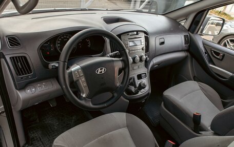 Hyundai H-1 II рестайлинг, 2010 год, 1 395 000 рублей, 13 фотография