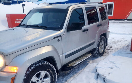 Jeep Liberty (North America) II, 2010 год, 850 000 рублей, 2 фотография