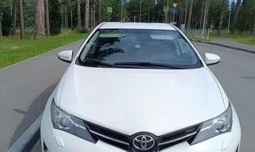 Toyota Auris II, 2013 год, 1 200 000 рублей, 1 фотография