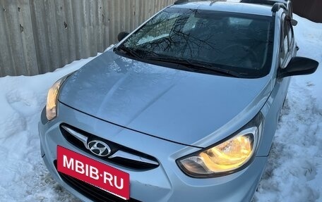 Hyundai Solaris II рестайлинг, 2012 год, 700 000 рублей, 2 фотография